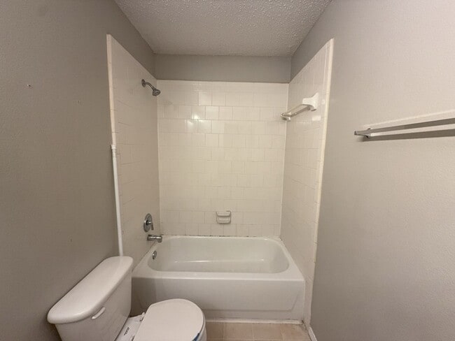Building Photo - 2805 Crater Lake Ln