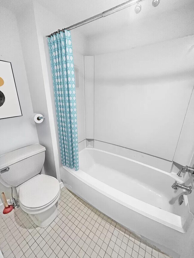 Building Photo - 830 Lombard St