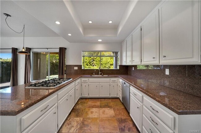 Building Photo - BEAUTIFUL LONE OAK HOME IN CALABASAS!