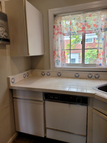 Building Photo - 3408 Gunston Rd