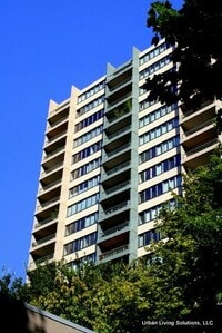 Building Photo - Harrison East Condos - 1 bed/1 bath w/balcony/storage/free laundry/pool (DOWNTOWN/PSU/OHSU)