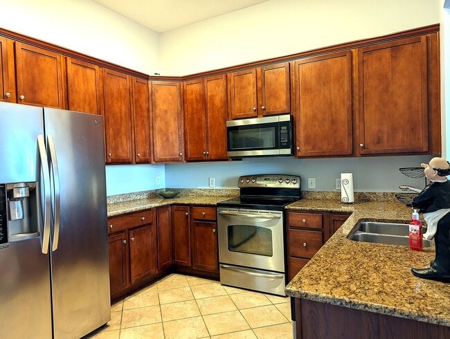 Building Photo - 670 Town Center Dr