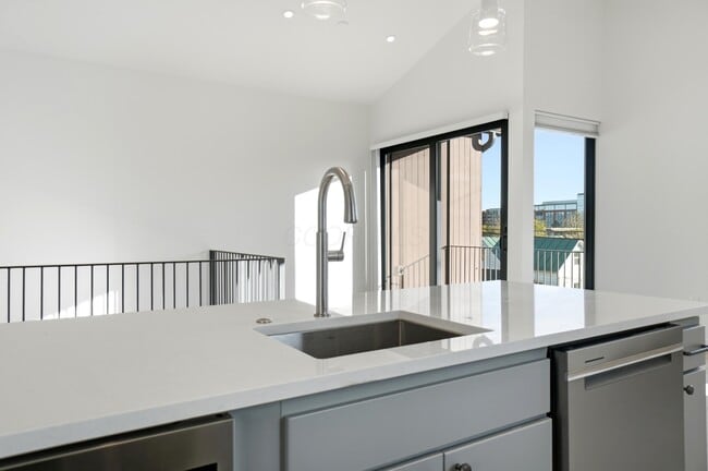 Building Photo - 33 N Blacksmith Ln