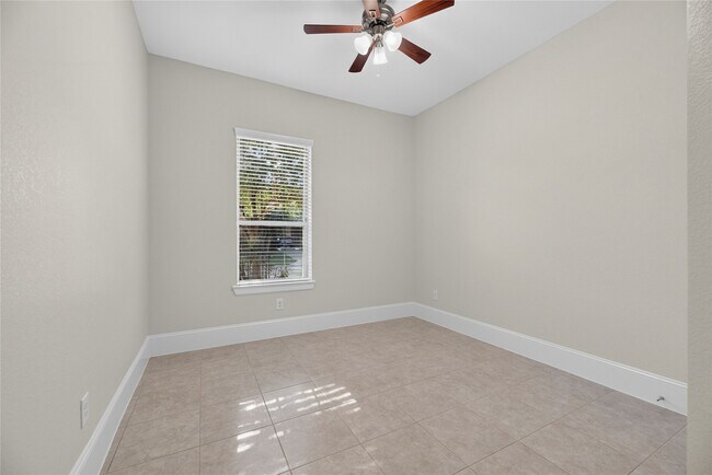 Building Photo - 10510 Trinity Springs Dr