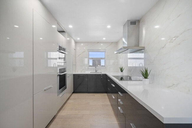 Building Photo - 511 Bayshore Dr