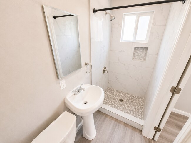 Building Photo - Completely remodeled 3bd 2ba. home in Pacific Beach ! Must see!