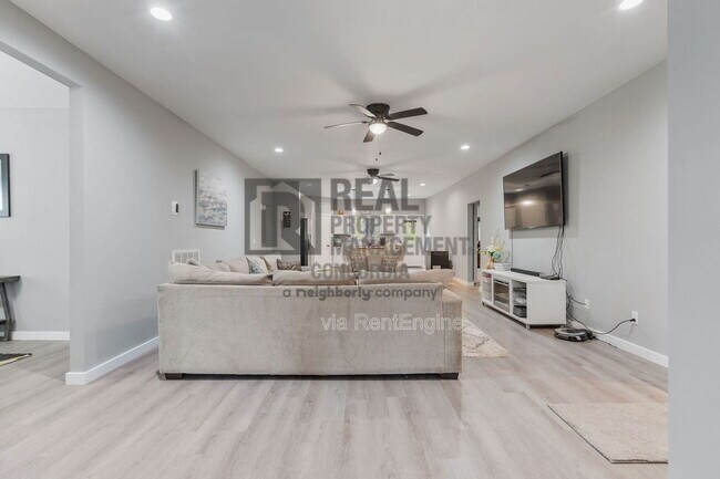 Building Photo - 286 Emily Ln