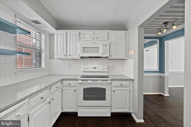 Building Photo - 601 Bashford Ln