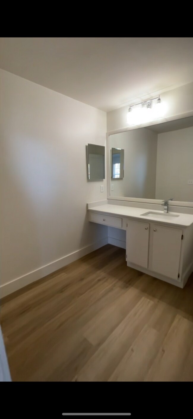 Building Photo - 500 Dandy Brush Ln W