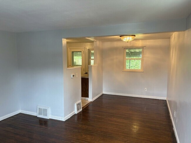Building Photo - 46 Wenzell Pl