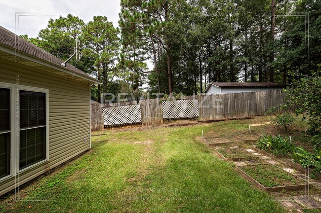 Building Photo - Daphne 3BR/2BA + Bonus Den – Spacious, Stylish & Full of Charm!