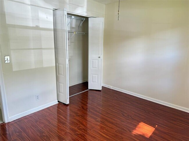 Building Photo - 701 SW 128th Ave
