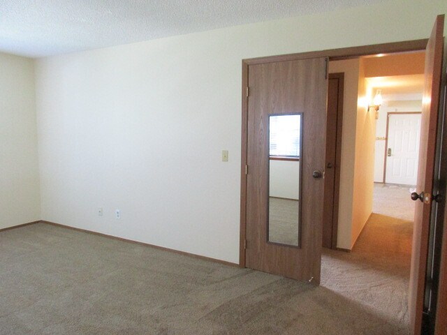 Building Photo - 921 S Zeno Way