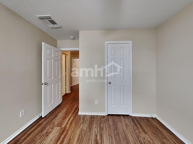 Building Photo - 24203 Silversmith Ln