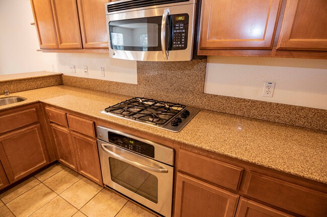 Building Photo - 947 Kestral Way
