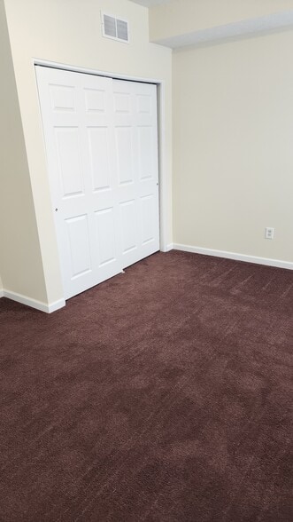 U1 - Bedroom 1 - 42 S Adams St