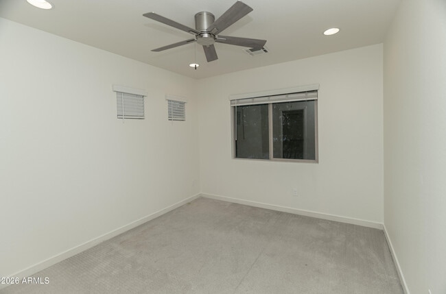 Building Photo - 6018 W Hartford Ct