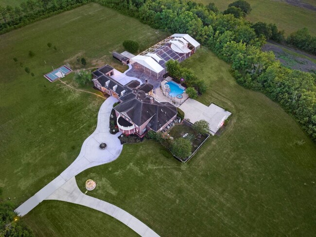 Building Photo - 7413 Hughes Rd