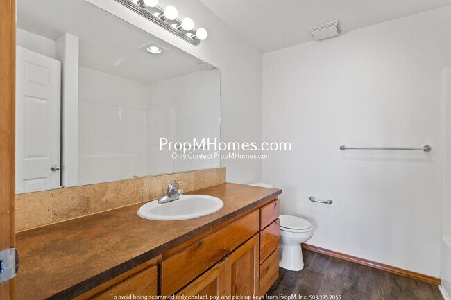 Building Photo - Charming Three Bedroom Newberg Home - Corner Lot!