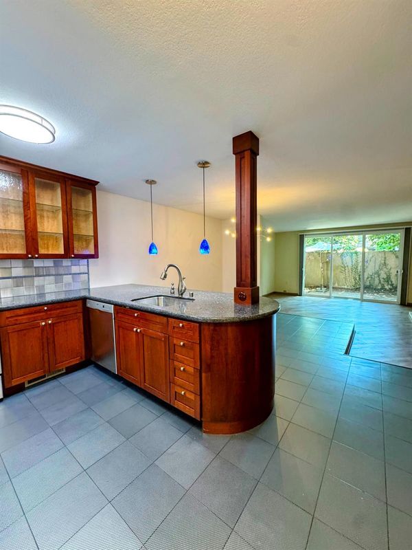 Building Photo - 2224 Woodside Ln