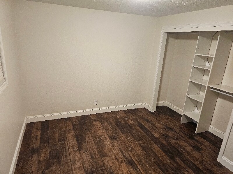 Building Photo - 905 Denise Ct SE