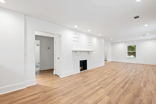 Building Photo - Location, Location - Duplex Unit A - 636 Francis PL NW/ 2 bedroom, 2 bath - off street parking $1...