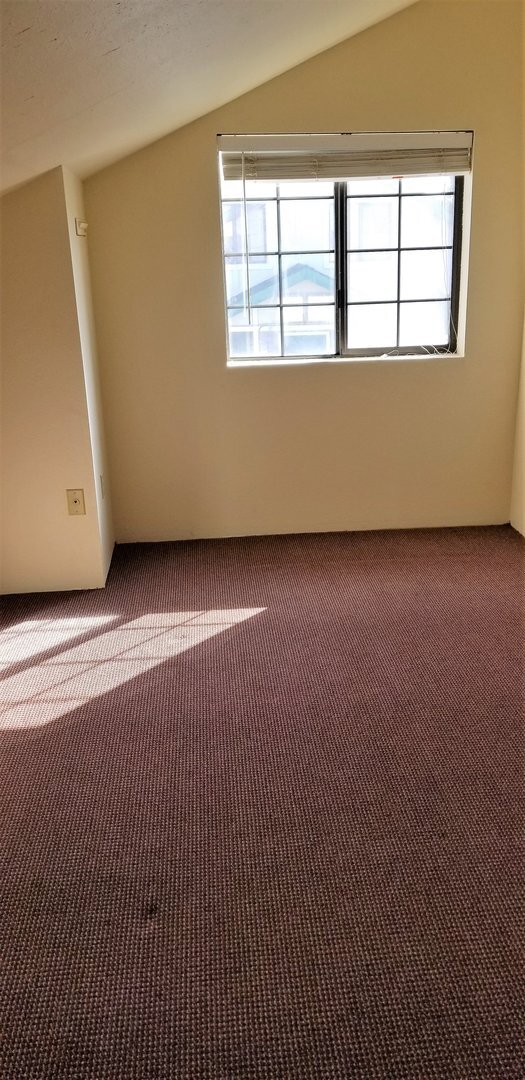 Building Photo - 1015 S Juniper Dr