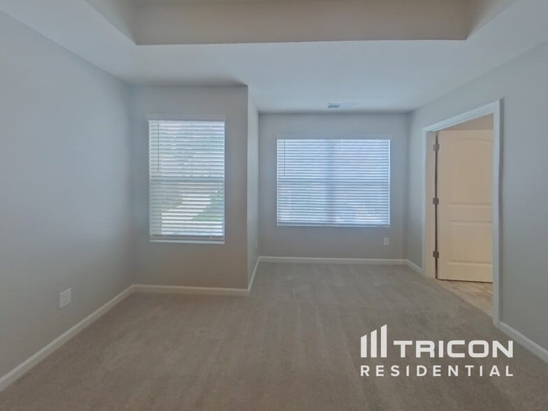 Building Photo - 864 Bentley Dr