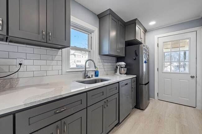 Building Photo - 57-59-59 Larchwood Rd