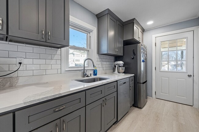 Building Photo - 57-59 Larchwood Rd