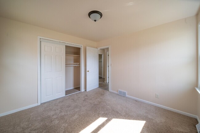 Building Photo - 1857 Willow Rd