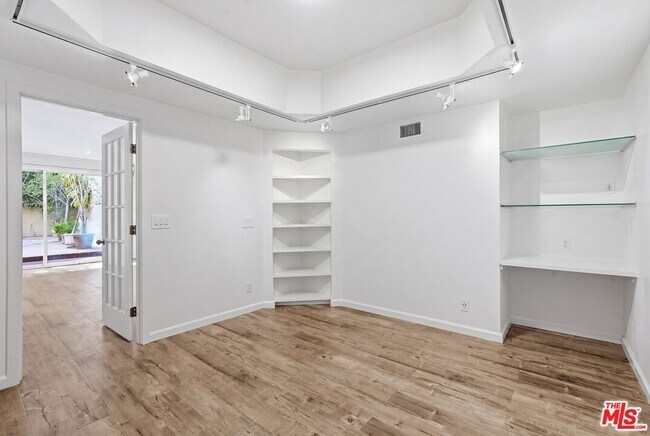 Building Photo - 1557 S Beverly Glen Blvd