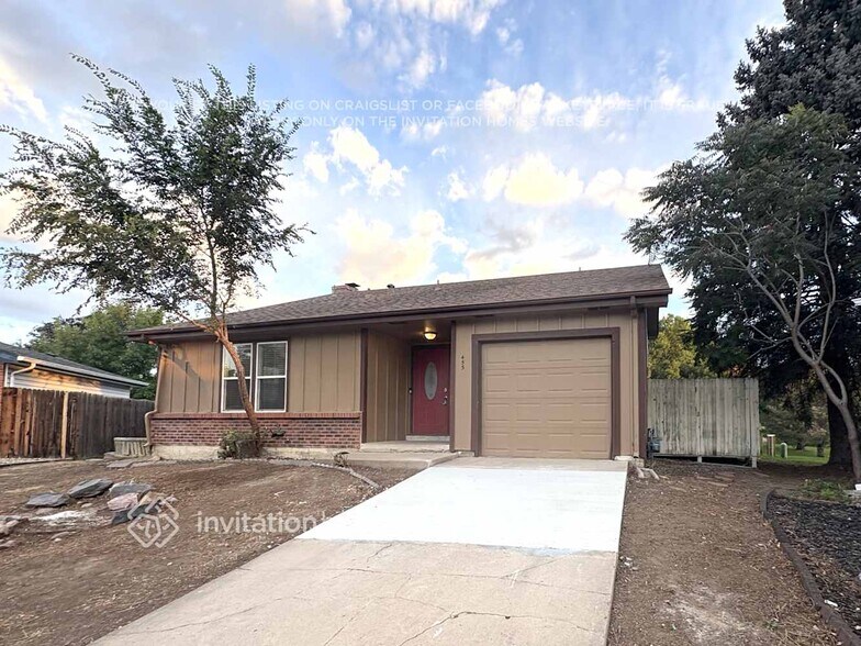 Primary Photo - 455 Hickory Pl
