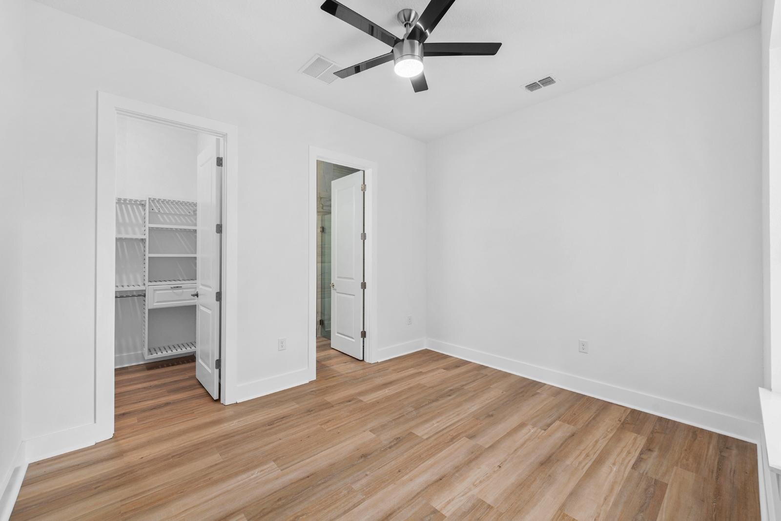 Building Photo - 6622 Summit View Dr
