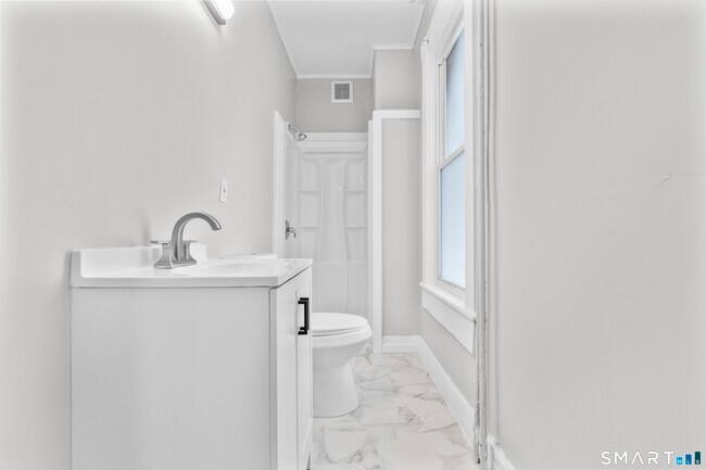 Building Photo - 394 Gregory St