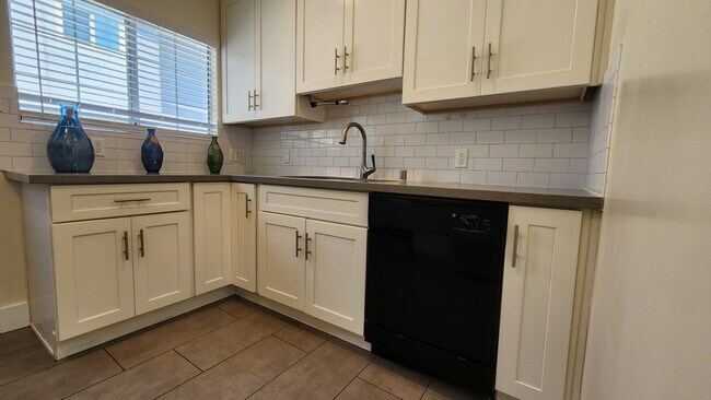 Building Photo - 18009 Bullock St