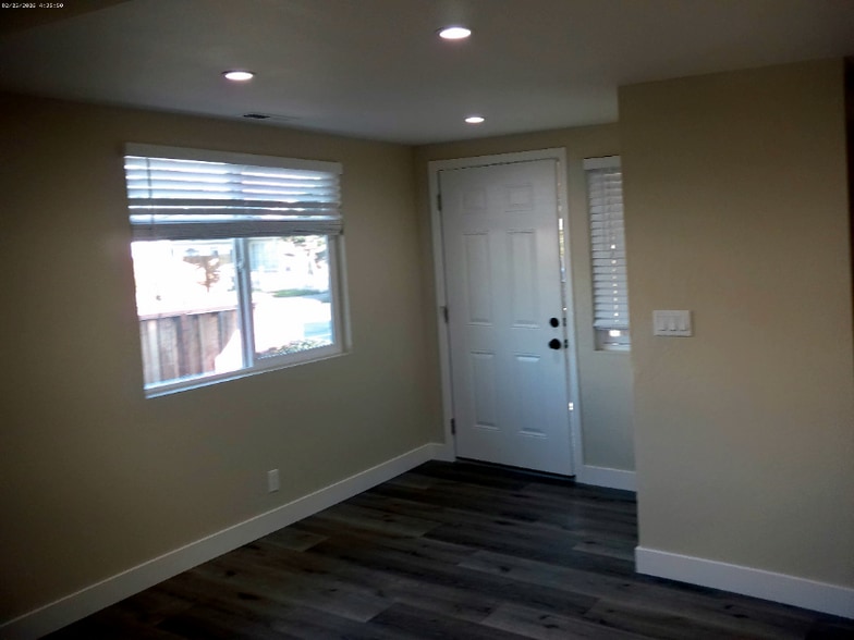 Building Photo - 711 Cayuga St