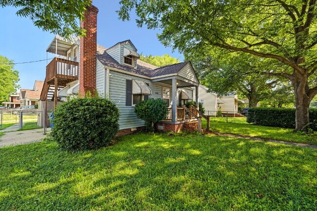 Building Photo - 2 bed 1 bath with fenced in yard in Norfolk