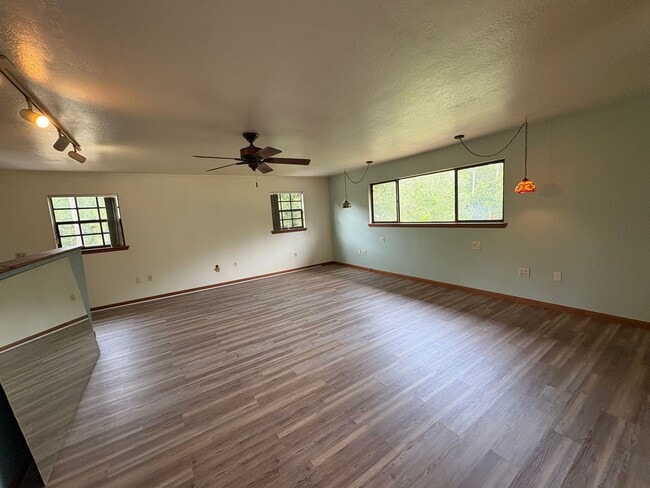 Building Photo - Large studio apartment with use of pool!