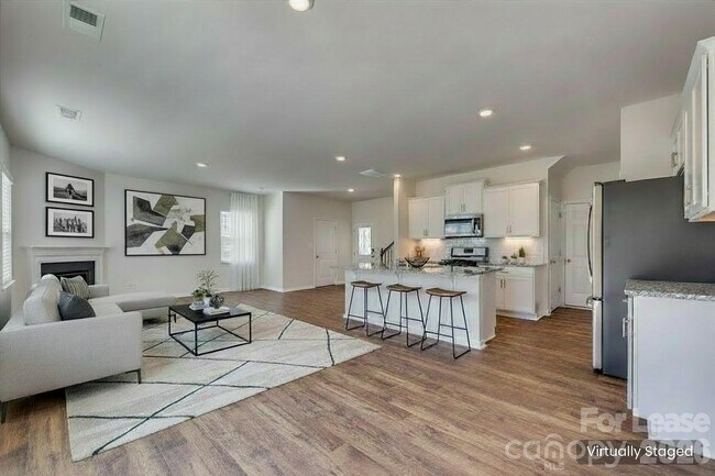 Building Photo - 587 King Clover Ln