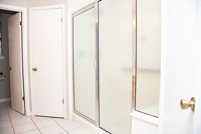 Building Photo - 112 Golf Course Dr