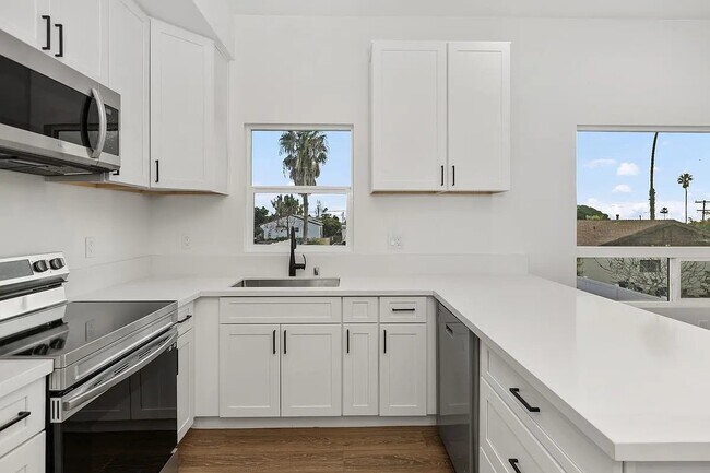 Building Photo - 4823 Iroquois Ave