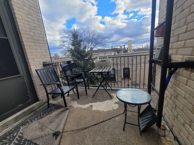 Interior Photo - 2523-29 Webster
