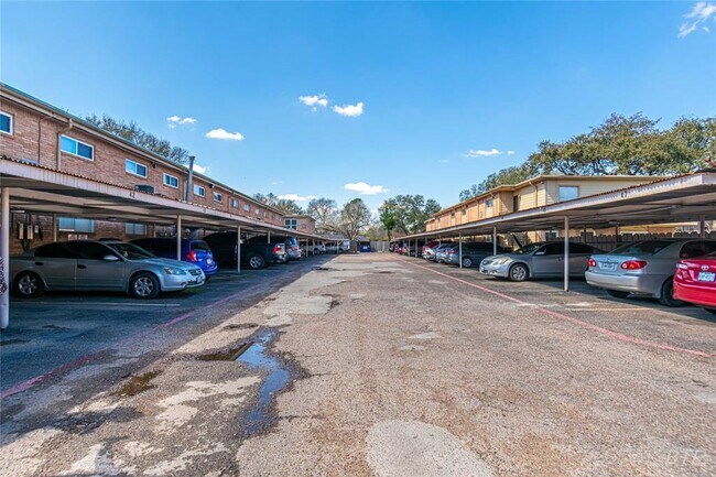 Building Photo - 8110 Albacore Dr