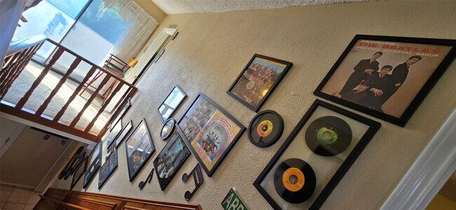 Building Photo - 17018 Water Oak Dr