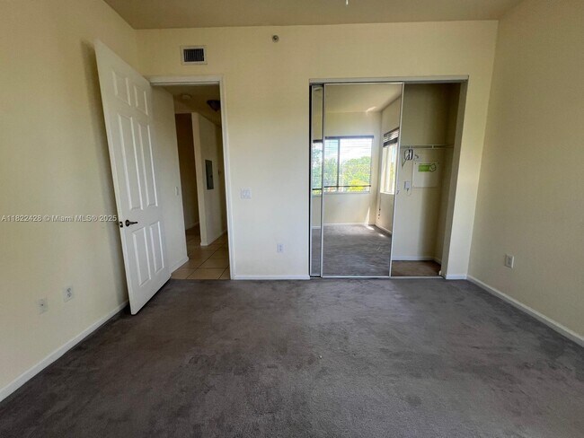 Building Photo - 3500 Oaks Clubhouse Dr