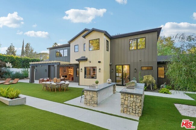 Building Photo - 5124 Calvin Ave