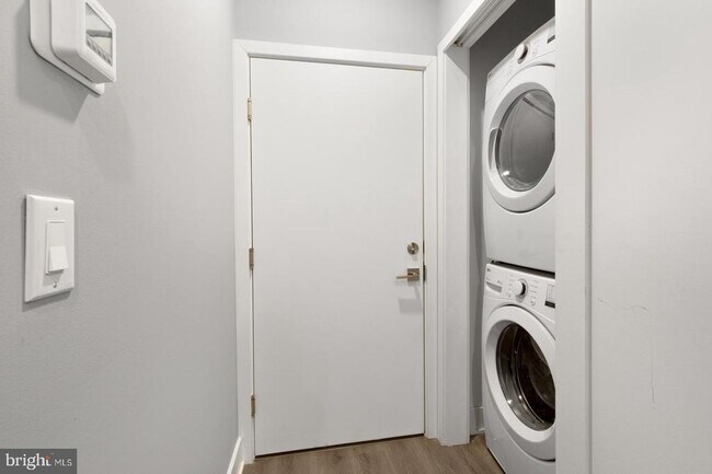 Building Photo - 2119 N Front St