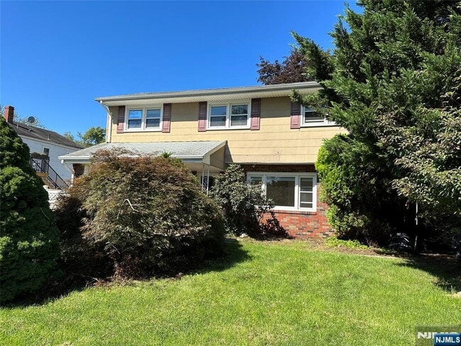 Building Photo - 175 Veterans Dr