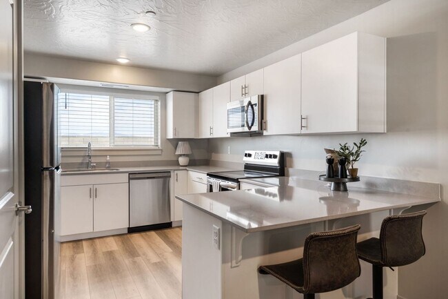 Building Photo - 1st Floor 2 Bed 1 Bath in Hurricane!!